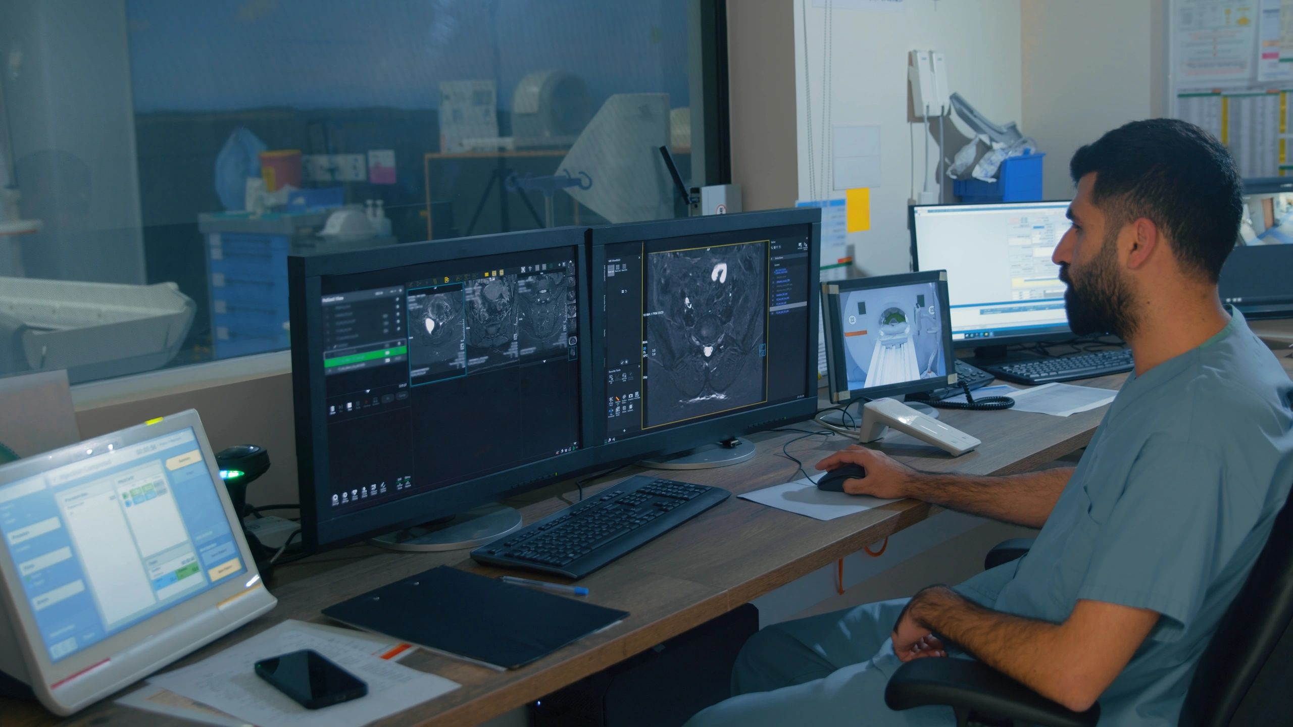 Monitoring MRI scan results